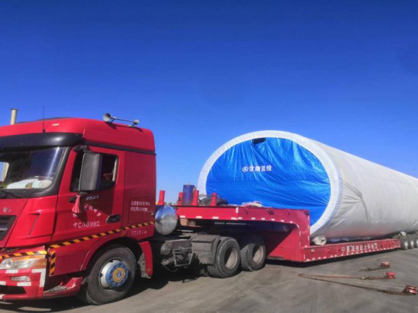 甘肅建投新能源公司華潤吳起長城二期50MW風(fēng)電項(xiàng)目首套塔筒順利發(fā)貨