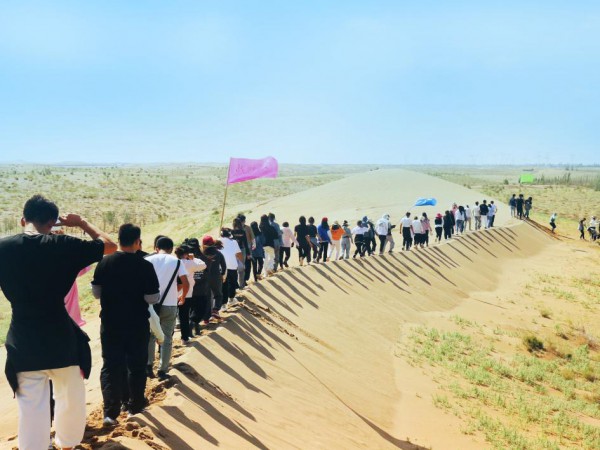甘肅建投新能源公司沙漠研學(xué)旅行基地  舉辦“凝心聚力·激揚(yáng)青春”主題團(tuán)建活動