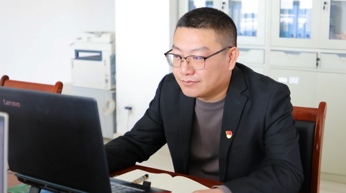 【榜樣力量】堅(jiān)守崗位，鑄就不凡業(yè)績(jī) ——記甘肅建投2024年度優(yōu)秀員工張久明